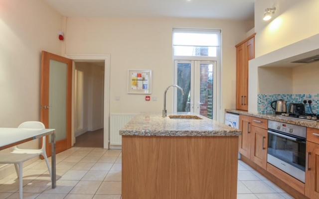 Queens Large 2 Bdr & 1 Bdr Apartments By Belfast City Breaks Bagian luar foto